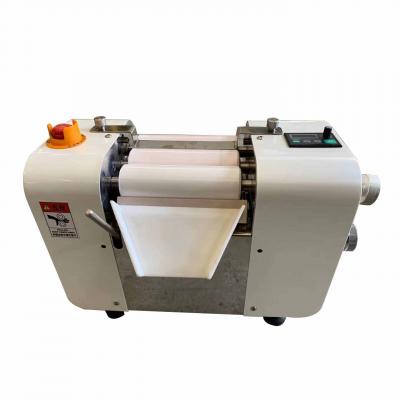 เครื่องบดลูกกลิ้งสามลูกกลิ้งแบบห้องแล็บพร้อมลูกกลิ้งเซอร์โคเนีย